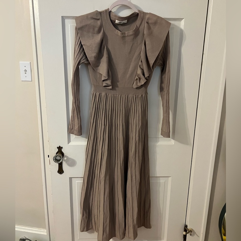 Ruffle-Shoulder Pleated Long-Sleeve Midi Dress - Taupe